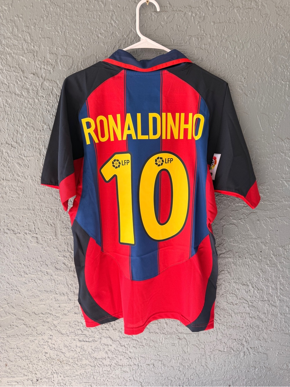 Ronaldinho Barcelona 2004/05 Home Retro Soccer Jersey